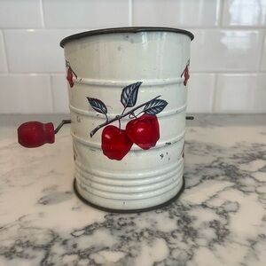 Vintage Bromwell's 3-Cup Measuring Flour Sifter  & Handle, Apple Graphics